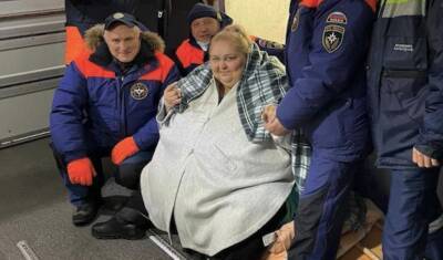 Жительница Светлогорска, весящая 300 кг, выбралась из дома с помощью спасателей - newizv.ru - Москва - Светлогорск
