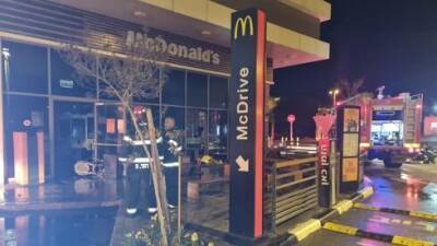 Поджог McDonald's в Галилее: подозрение на рэкет - vesty.co.il - Израиль
