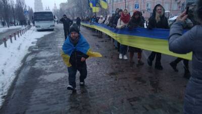 В Киеве стращали Россию 500-метровым украинским флагом - politnavigator.net - Россия - США - Украина - Киев - Крым - ДНР