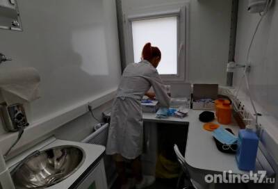 Валентин Илюшин - В Ленинградской области ревакцинировались почти 130 тысяч человек - online47.ru - Россия - Ленинградская обл.
