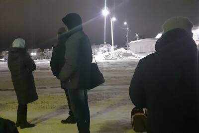 Замерзающие бежчане не смогли с утра уехать в Тверь - tver.mk.ru - Тверь - Бежецк - Весьегонск