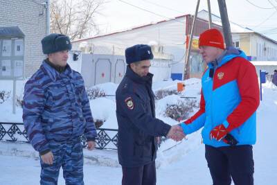В Зауралье полицейские оказали медпомощь прохожему - kikonline.ru - район Варгашинский