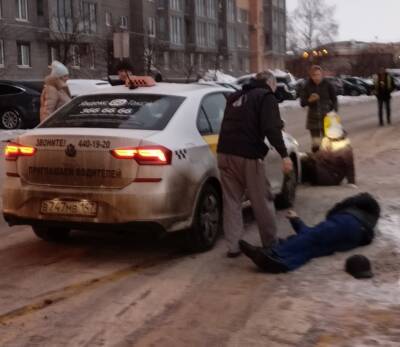 Фото: таксист снес двух пешеходов на зебре в Кудрово - ivbg.ru - Украина - Ленобласть