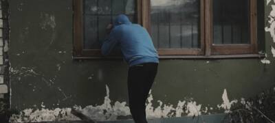 В Карелии мужчина напрасно вынес двери из расселяемого аварийного дома - stolicaonego.ru - район Кемский - республика Карелия
