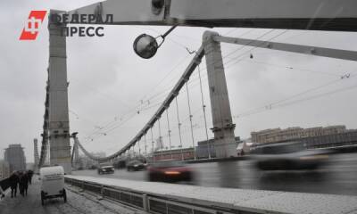 В центре Москвы неизвестный забрался на Крымский мост - fedpress.ru - Москва