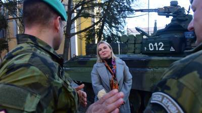 Яна Чернохова - В Минобороны Чехии заявили, что готовы рассмотреть помощь военными Украине - russian.rt.com - Украина - Киев - Чехия - Прага