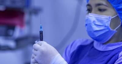 Фармкомпании Pfizer и BioNTech начали испытания вакцины против "Омикрона" - kp.ua - Украина
