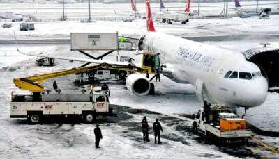 Украинцы не могут вылететь из Турции из-за снегопадов: куда им обращаться - lenta.ua - Украина - Белоруссия - Турция - Стамбул - Стамбул