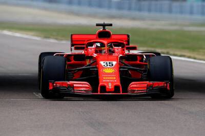 Карлос Сайнс - Шарль Леклер - Роберт Шварцман - Ferrari пришлось заменить машину на тестах - f1news.ru