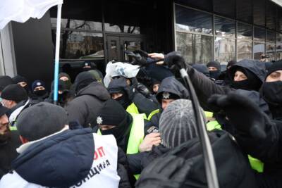 Во время стычек под Радой пострадало более 20 человек – полиция - ru.slovoidilo.ua - Украина - Киев