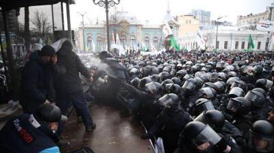 В Киеве протестующие предприниматели пытаются ворваться в здание Верховной рады - grodnonews.by - Украина - Киев - Белоруссия