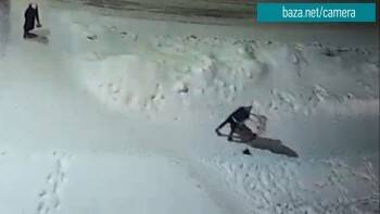 Молодой человек напал на девушку в Соколе и избивал, пока не вмешались прохожие - vologda-poisk.ru - Вологда