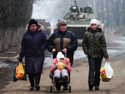 Эдуард Басурин - Киев начал эвакуацию населения с подконтрольных территорий Донбасса - tvc.ru - Киев - Луганская обл. - ДНР - Донецкая обл.