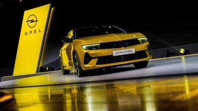 В России в конце года начнутся продажи обновленного хэтчбека Opel Astra - mir24.tv - Россия - Германия - Франция