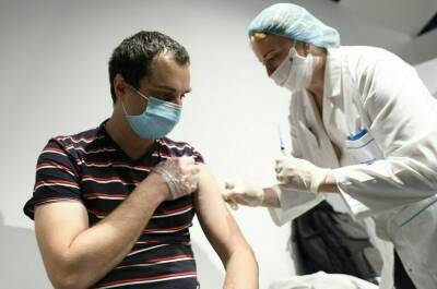 Дмитрий Кузьмин - Невролог: Вакцинация помогает минимизировать неврологические осложнения после COVID-19 - pnp.ru - Россия