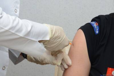 Для предотвращения тяжелого течения COVID-19 необходима прививка бустерной дозой вакцины - азербайджанский врач - trend.az - Азербайджан