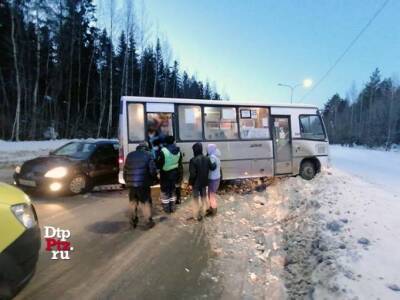 В Петрозаводске ищут свидетелей жесткого ДТП с маршруткой - gubdaily.ru - Петрозаводск - республика Карелия