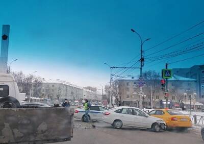 Из-за ДТП на Первомайском проспекте образовалась крупная пробка - ya62.ru