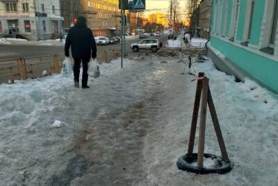 Петрозаводчане возмущены ледовыми тротуарами под окнами следователей - karel.mk.ru - Петрозаводск - республика Карелия