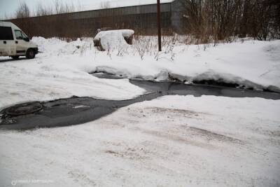 На окраине Петрозаводска водопроводный колодец превратился в источник - karel.mk.ru - Петрозаводск