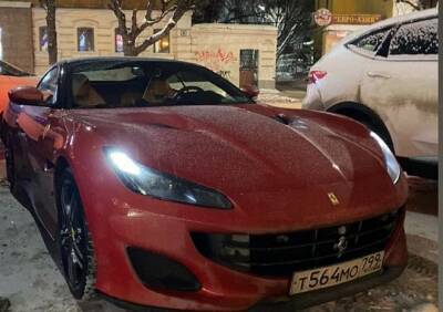 На парковке в центре Рязани засняли Ferrari за 50 млн рублей - ya62.ru - Рязань