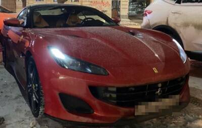 На парковке у рязанского ТЦ «Аркада» засняли Ferrari Portofino за 50 млн рублей - 7info.ru - Рязань