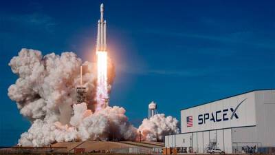 Илон Маск (Elon Musk) - SpaceX планирует выполнить 52 миссии в 2022 году - bin.ua - Украина