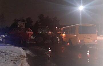 В Светлогорске трактор врезался в школьный автобус с пассажирами - charter97.org - Белоруссия - Светлогорск