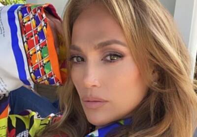 Дженнифер Лопес - Jennifer Lopez - 52-летняя Лопес вырядилась в клетчатую одежду и смутила сменой имиджа: "Так неожиданно" - politeka.net - Украина