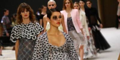 Chanel - «Как вам не стыдно?»: Chanel угодил в громких скандал из-за странного макияжа моделей (ФОТО) - enovosty.com - Париж