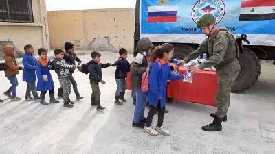 Российские военные доставили гумпомощь в сирийский поселок Утайя - tvc.ru - Сирия - Дамаск