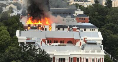В ЮАР пожар едва не уничтожил здание парламента: подозреваемого задержали (фото, видео) - focus.ua - Украина - Юар - Кейптаун - Парламент
