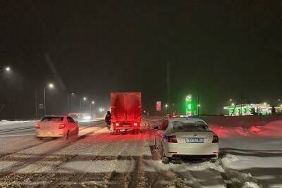 Вечером 2 января из-за сильного снегопада в Удмуртии закрыли вылеты из аэропорта и движение грузовозов - izhevsk.mk.ru - респ. Удмуртия - Ижевск