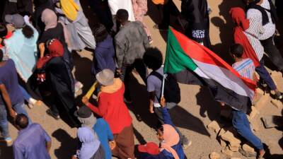 Абдель Фаттахом - Абдалла Хамдук - Премьер Судана ушёл в отставку на фоне массовых протестов - svoboda.org - Судан - г. Хартум