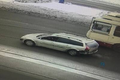 В Челябинске задержан автомобилист, избивший водителя троллейбуса - chel.mk.ru - Челябинск