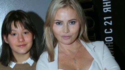 Дана Борисова - Дана Борисова рассказала об «испорченном» теле дочери: «В рубцах ноги и руки» - 5-tv.ru