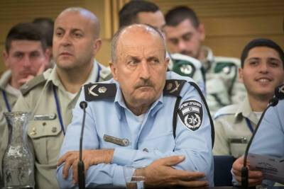 Бар-Лев Омер - Джамаль Хакруш подал в оставку из полиции после обвинений в том, что он перешагнул через раненного - news.israelinfo.co.il