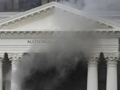 Пожар в парламенте ЮАР снова взяли под контроль - unn.com.ua - Украина - Киев - Юар - Кейптаун - Парламент