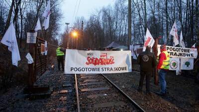 В Польше протестующие шахтеры заблокировали вывоз угля - iz.ru - Израиль - Польша