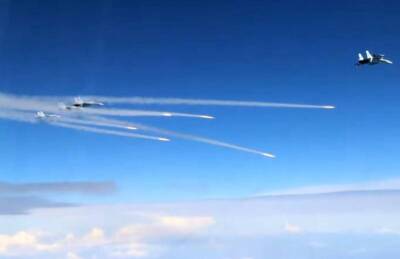 Одновременный пуск восьми ракет с Су-30СМ впечатлил россиян - topcor.ru - Россия - Челябинск