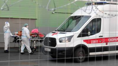 За последние сутки в стационары Петербурга привезли 250 человек с COVID-19 - runews24.ru - Санкт-Петербург