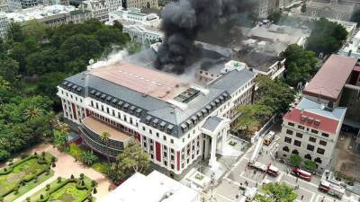 В ЮАР сгорел парламент. Подозревают поджог - anna-news.info - Юар - Кейптаун - Парламент