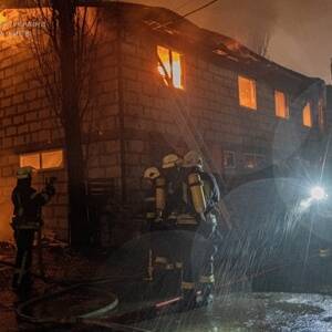 На складе в Киеве произошел пожар, есть пострадавший. Фото - reporter-ua.com - Украина - Киев - район Днепровский, Киев - Киев