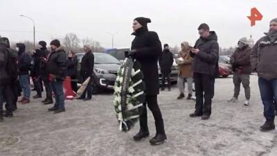 Егор Просвирнин - Блогера Просвирнина похоронили рядом с националистом Крыловым - iz.ru - Москва - Россия - Израиль
