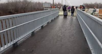 На КПВВ у Станицы Луганской людей почти нет: на мосту очень скользко - cxid.info - Луганск - станица Луганской