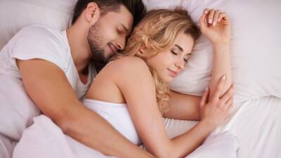 Неожиданно! Сексолог рассказала, как раздельный сон мужа и жены влияет на брак - 5-tv.ru