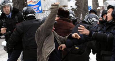 Протестующие в Алма-Аты начали стрелять по полицейским. Есть раненые. ВИДЕО - cxid.info - Казахстан - Алма-Ата