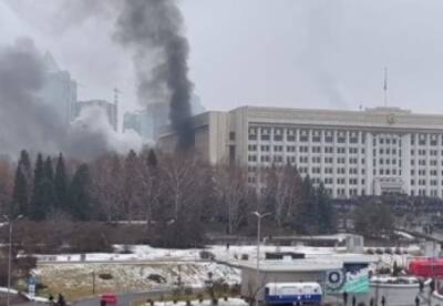 В Алматы протестующие подожгли аккимат и прокуратуру, стреляют по военным, есть раненые (видео) - facenews.ua - Украина - Казахстан - Алма-Ата - Мангистауская обл. - Алматинская обл.