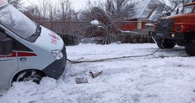 Спасатели вытащили из снежных заносов 12 автомобилей. Среди спасенных 4 ребенка - cxid.info - Луганск - Свердловск