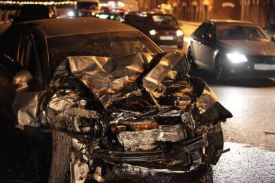 В Мурманске ночью столкнулись Volvo и BMW - murmansk.mk.ru - Мурманск